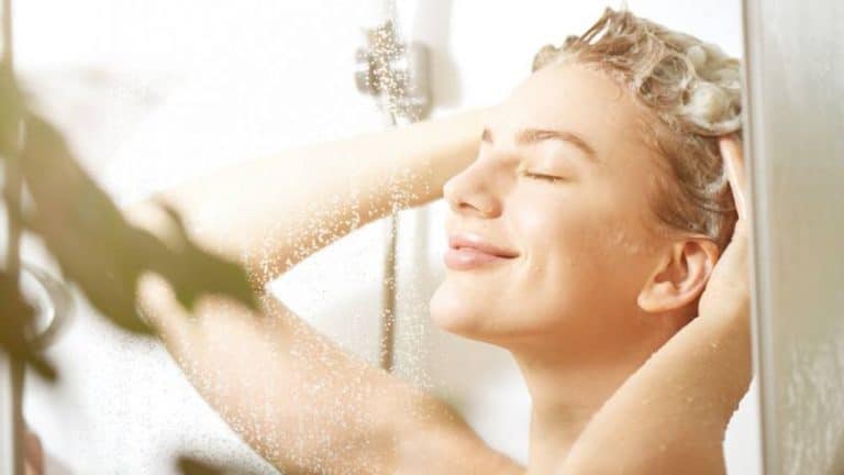 washing hair before a bleach bath
